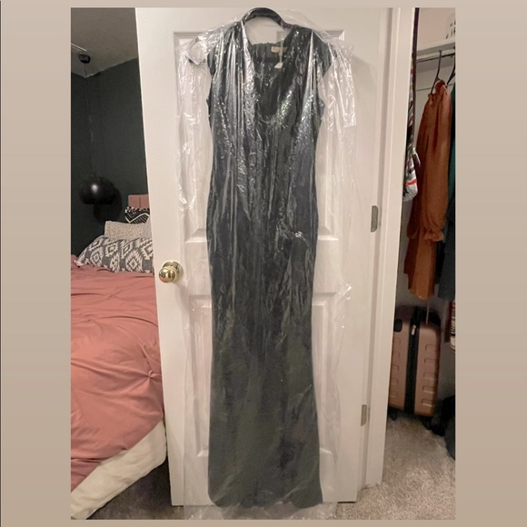 GREEN SEQUENCE FORMAL DRESS - Picture 6 of 6